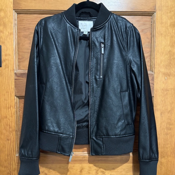 VEGAN BLACK LEATHER MOTORCYCLE/BOMBER JACKET - Picture 2 of 7